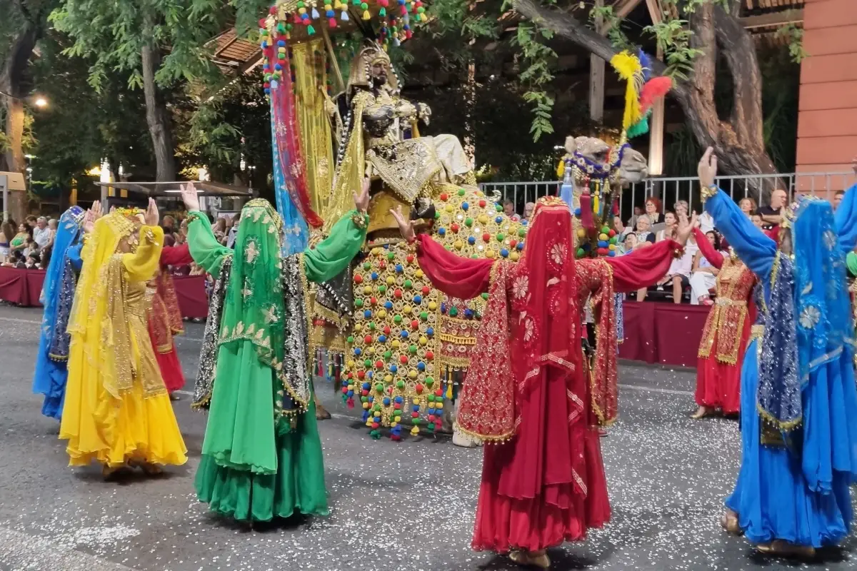 Foto credit: Enrique Sancho L'incontro e scontro tra Mori e Cristiani va in scena nella citt&agrave; di Murcia
