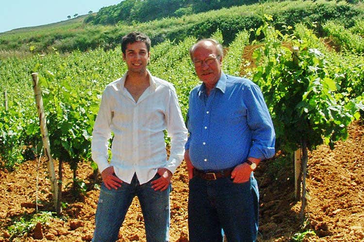 Francesco e Nino Cossentino (Muscarò 2015, 100 punti al Bioweinpreis Prima volta in otto anni di concorso) Francesco e Nino Cossentino (Muscarò 2015, 100 punti al Bioweinpreis Prima volta in otto anni di concorso)