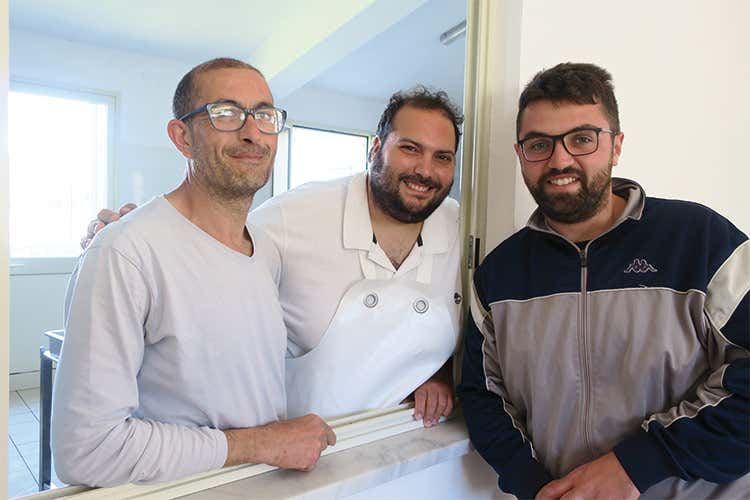 Tommaso Carollo, Nicasio Muscia e Salvatore Muscia - Freschi o stagionati, ma sempre bio I formaggi della Tenuta Manchi Tommaso Carollo, Nicasio Muscia e Salvatore Muscia - Freschi o stagionati, ma sempre bio I formaggi della Tenuta Manchi