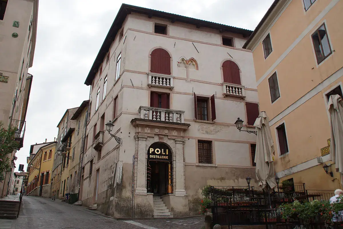 Ingresso al Museo Poli Museo della Grappa, un viaggio nella storia della distilleria