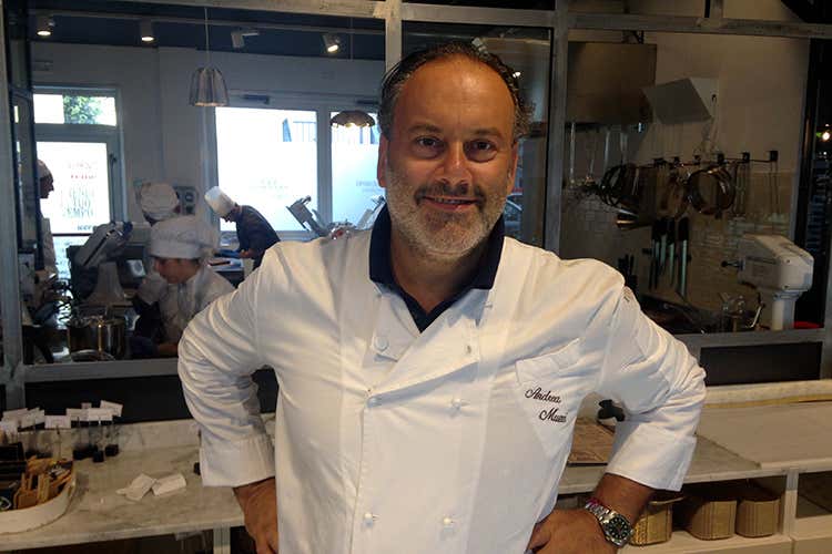 Andrea Muzzi (Muzzi, guida con le Donne del Vino Lievitati abbinati nel modo giusto) Andrea Muzzi (Muzzi, guida con le Donne del Vino Lievitati abbinati nel modo giusto)