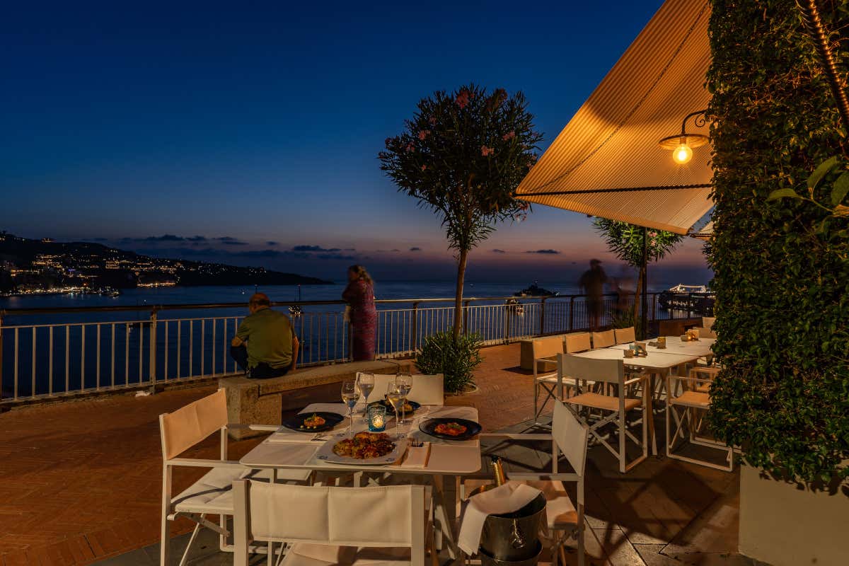 Hotel Mediterraneo: l'offerta gastronomica si amplia con Terrazza Mediterranea