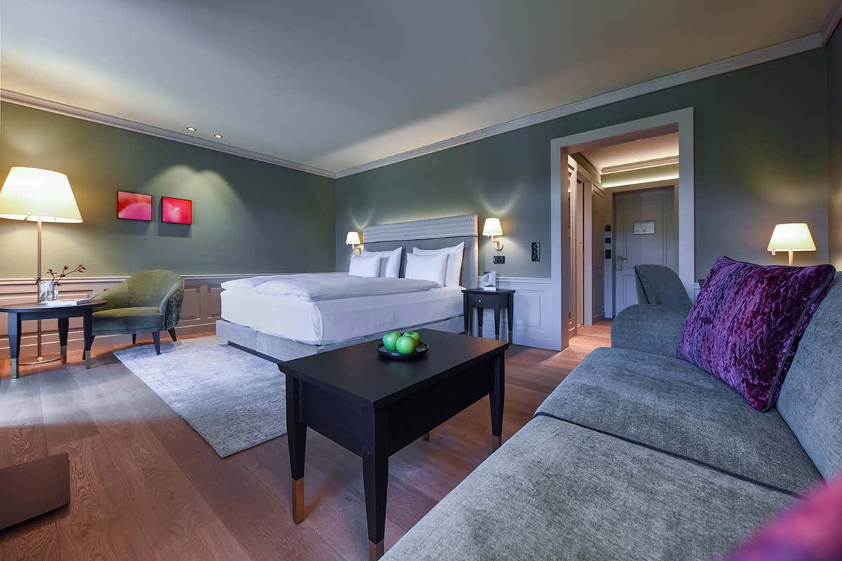 Una delle nuove camere dell'hotel elvetico Cresta Palace: a Celerina va in scena la dolce vita Una delle nuove camere dell'hotel elvetico Cresta Palace: a Celerina va in scena la dolce vita