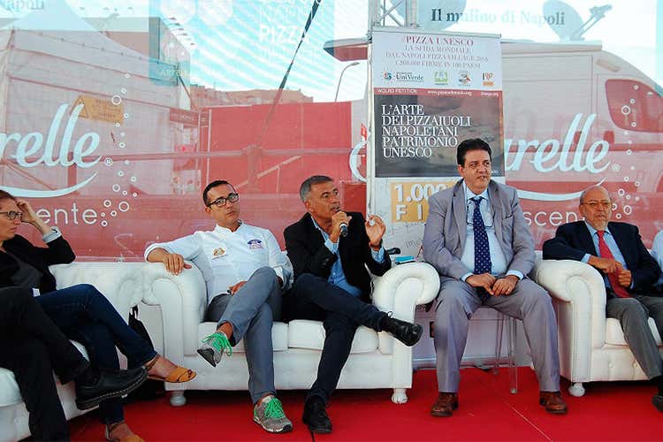 Gino Sorbillo, Alfonso Pecoraro Scanio, Luciano Pignataro, Arturo De Vivo (prorettore dell'Universit&agrave; di Napoli)