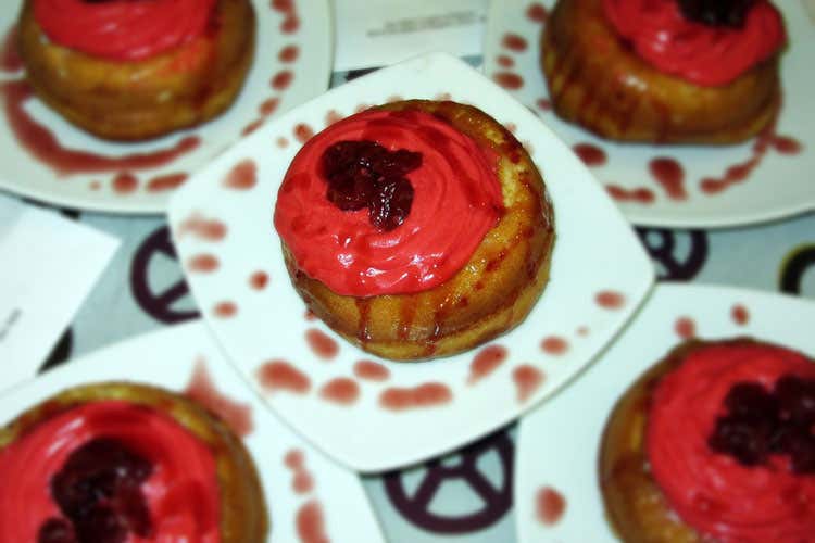 (Napoli in festa per San Gennaro La pasticceria Mazz gli dedica un bab&agrave;)