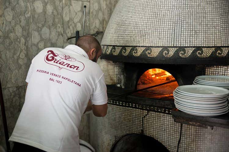 Napoli onora due simboli della citt&agrave; Un percorso tra la pizza e San Gennaro