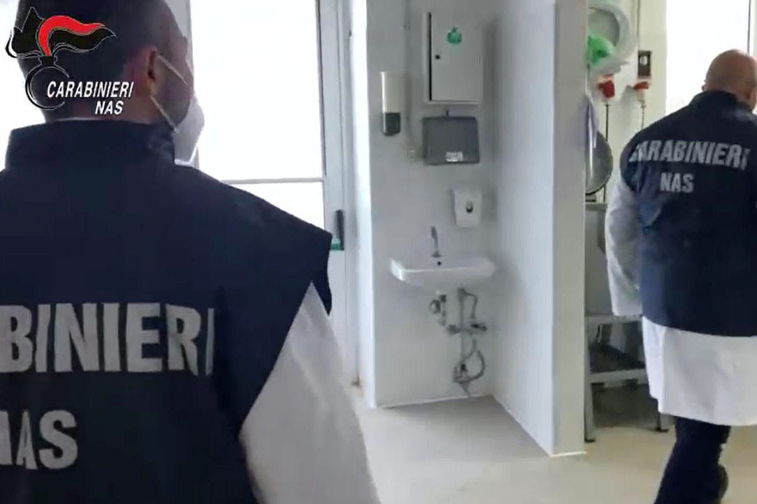 I nas hanno eseguito controlli nelle mense nelle strutture ospedaliere e sanitarie (Foto Credit: ufficio stampa Carabinieri) 