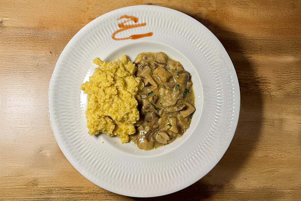 In Carnia, il borgo che racconta le tradizioni di un popolo attraverso il legno