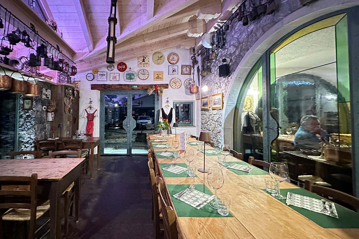 In Carnia, il borgo che racconta le tradizioni di un popolo attraverso il legno In Carnia, il borgo che racconta le tradizioni di un popolo attraverso il legno