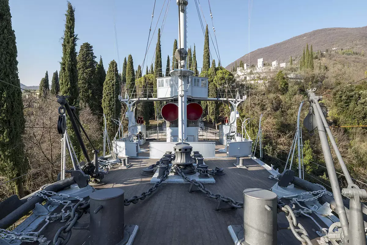 Nave Puglia. Foto: Beck Peccoz Nei panni di Gabriele d&rsquo;Annunzio: alla scoperta de Il Vittoriale
