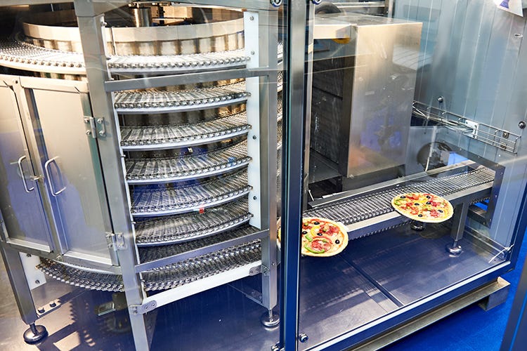 L'arte della pizza rischia di essere messa a repentaglio dall'automazione (Negli Usa muove i primi passi la pizza modello fotocopia)