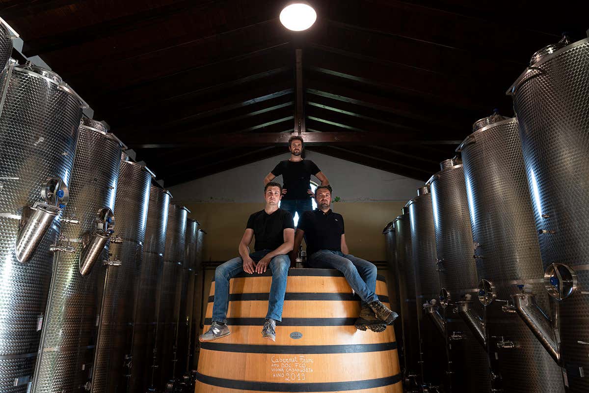 Matia, Filippo e Tobia Butussi (credito foto: Fabrice Gallina) Nei vini di Valentino Butussi tutto l'orgoglio friulano