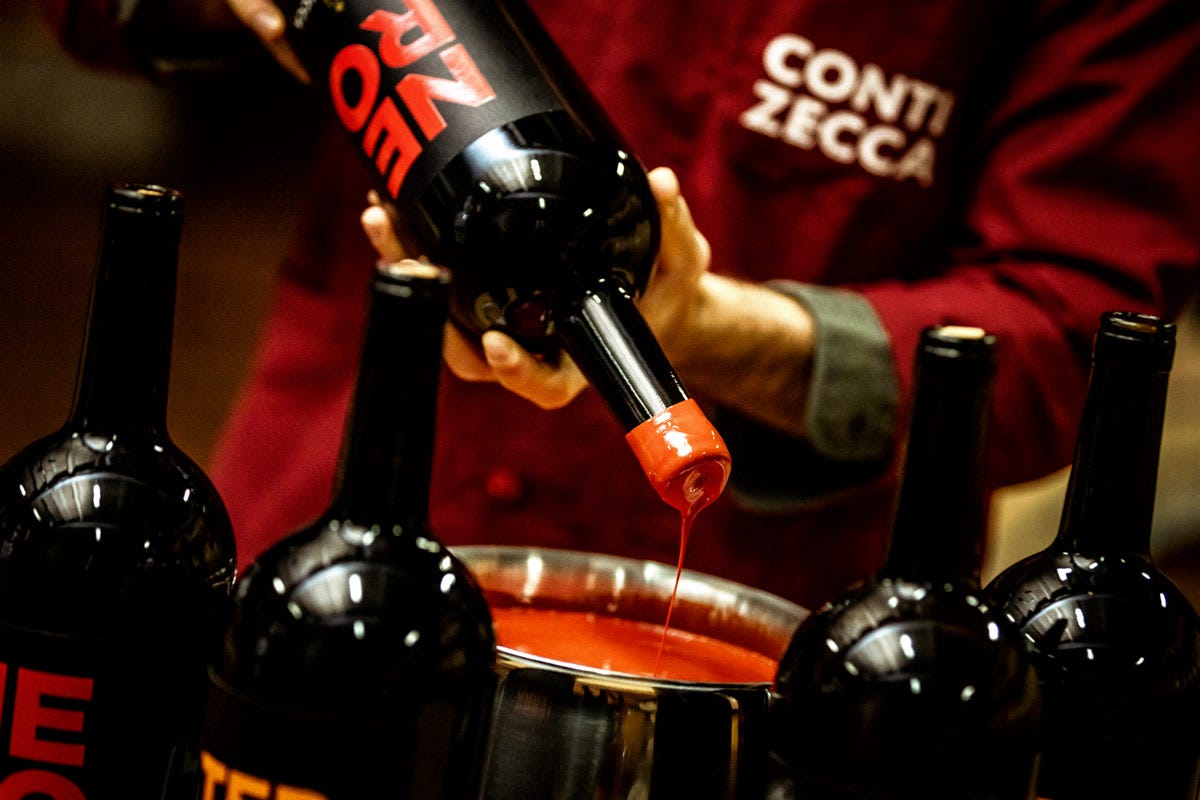 Nero Conti Zecca è stato pensato come un vino dal respiro internazionale, ma è diventato anche ambasciatore del territorio di provenienza  Nero Conti Zecca tra i migliori rossi d’Italia