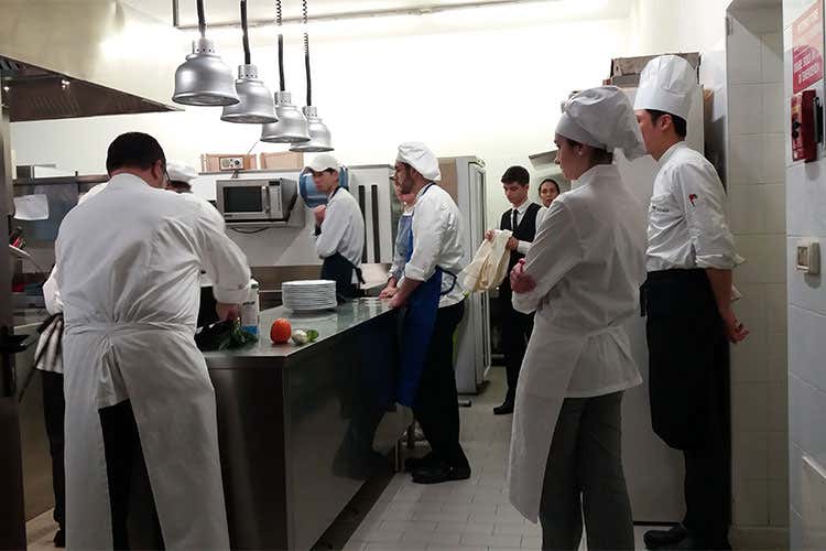 I cuochi Chic duettano con Nespresso Il caffè al centro del piatto e del bicchiere I cuochi Chic duettano con Nespresso Il caffè al centro del piatto e del bicchiere