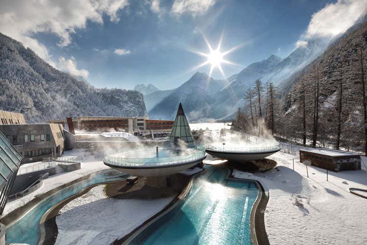 (Neve e benessere ai piedi del Rettenbach All’Aqua Dome 10 vasche termali)