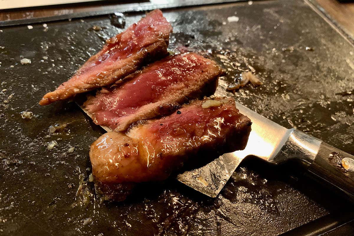 New York strip di Black Angus Il menu da acquolina in bocca di Al Mercato Steaks