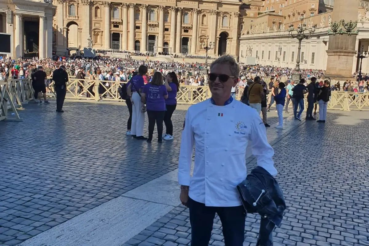 Nicola Ferrelli Papa Francesco benedice i tartufi per i poveri in attesa del festival a Roma
