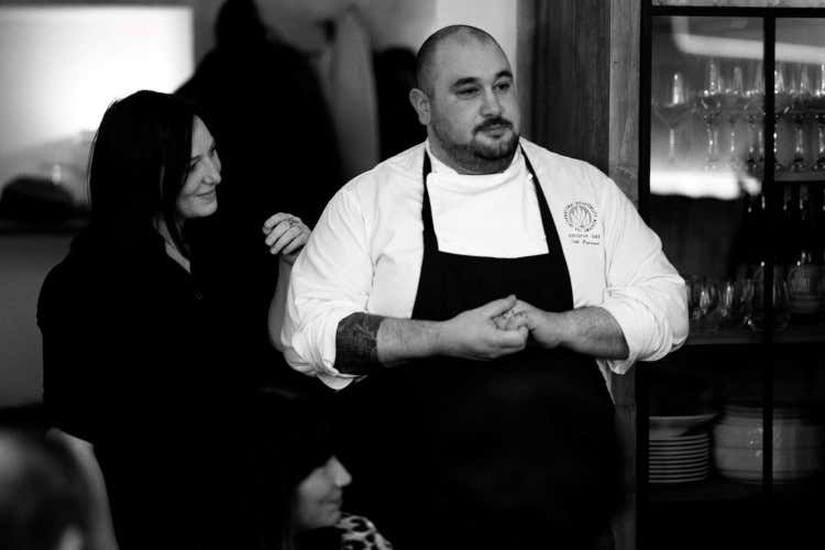 Niko Pizzimenti e la moglie Giulia Gambelli Dalle Marche alla Sicilia, viaggio di gusto da Sepia by Niko di Senigallia