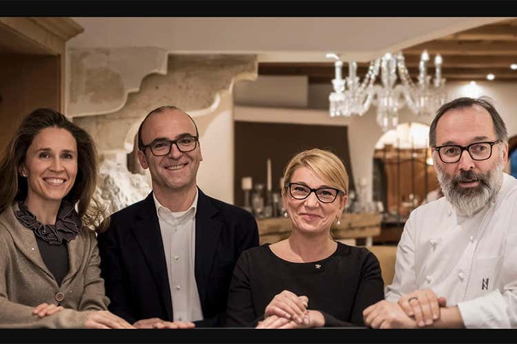 Ursula e Hugo Pizzinini, Stefania Bell&eacute;, Norbert Niederkofler - Nuova partnership sulle Dolomiti Nel 2022 nasce Aman Rosa Alpina