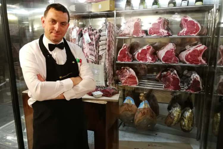 (Nuovo look per la Trattoria Falconi)