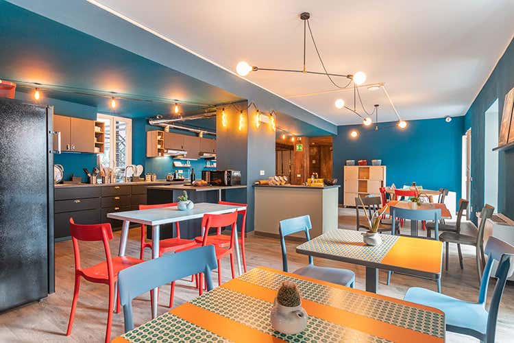 La cucina del nuovo Ostello Bello di Genova Il Covid non ferma Ostello Bello 4 nuove aperture in citt&agrave; chiave