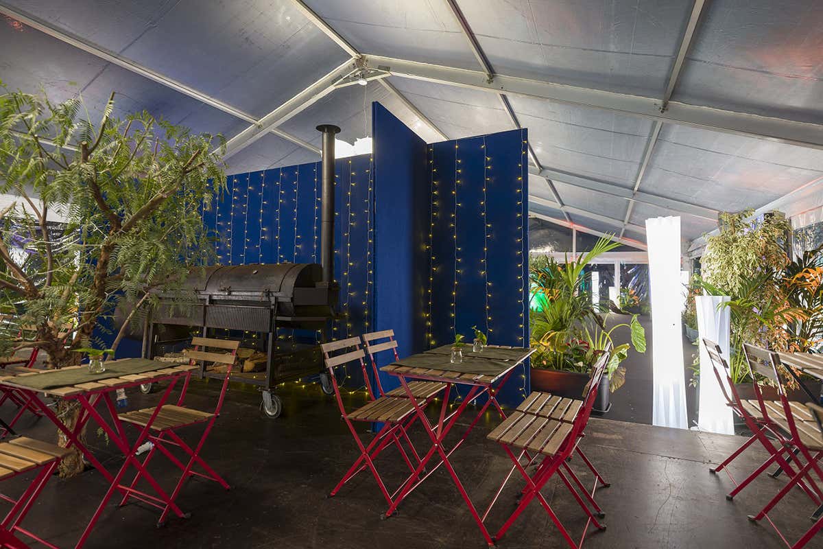 Il ristorante Hub culturale e smoke barbeque in un Orto Romano che guarda il Cupolone