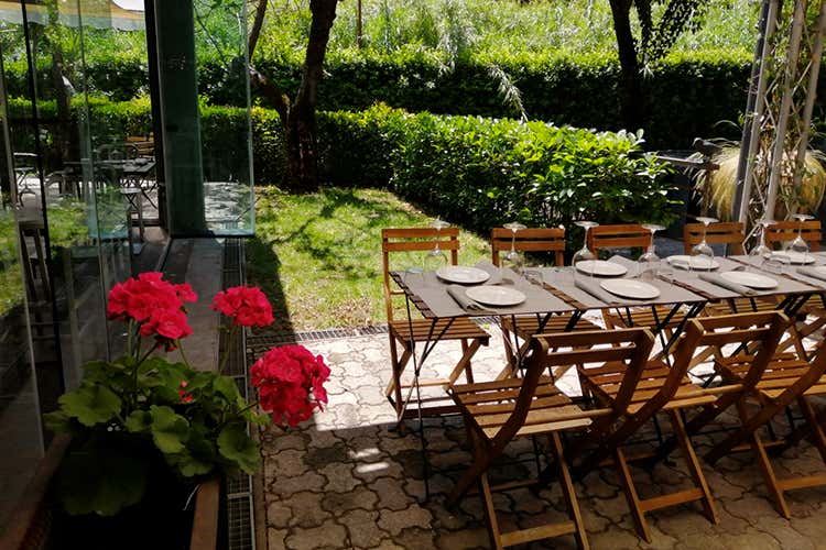 Officine Farneto riapre per il brunch... al tavolo - ùOfficine Farneto, torna il brunch ma nel verde e seduti a tavola Officine Farneto riapre per il brunch... al tavolo - Officine Farneto, torna il brunch ma nel verde e seduti a tavola