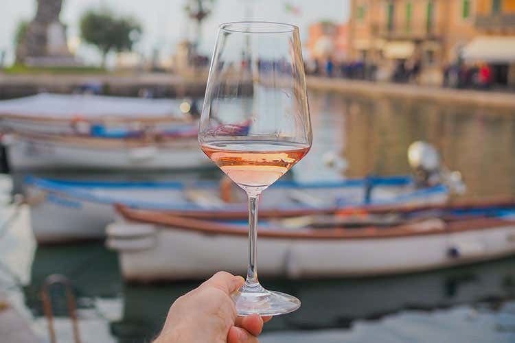 Rosato sul lago di Garda (Oggirosa brindisi d estate con Chiaretto di Bardolino)