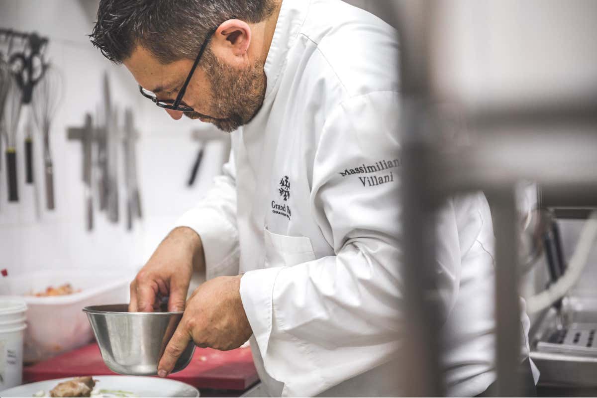 Massimiliano Villani nelle cucine dell'Essenza Bistrot di Olbia Un “valdostrano” al comando dell'Essenza Bistrot di Olbia