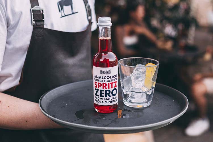 Spritz Zero Fonte Margherita Old style, healty, profumi esotici I drink dell’estate sono senz’alcol