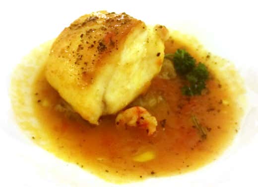 Rana pescatrice in chiara di frutti di mare Rana pescatrice in chiara di frutti di mare