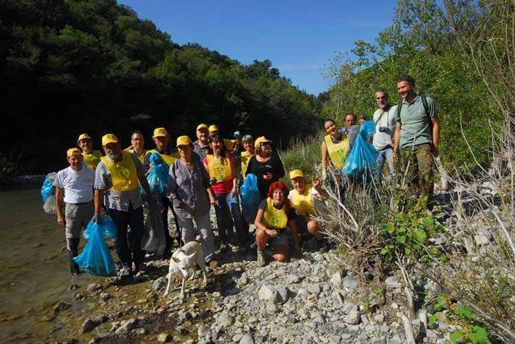 Oleificio Zucchi tutela l&rsquo;ambiente In campo per  Puliamo il mondo
