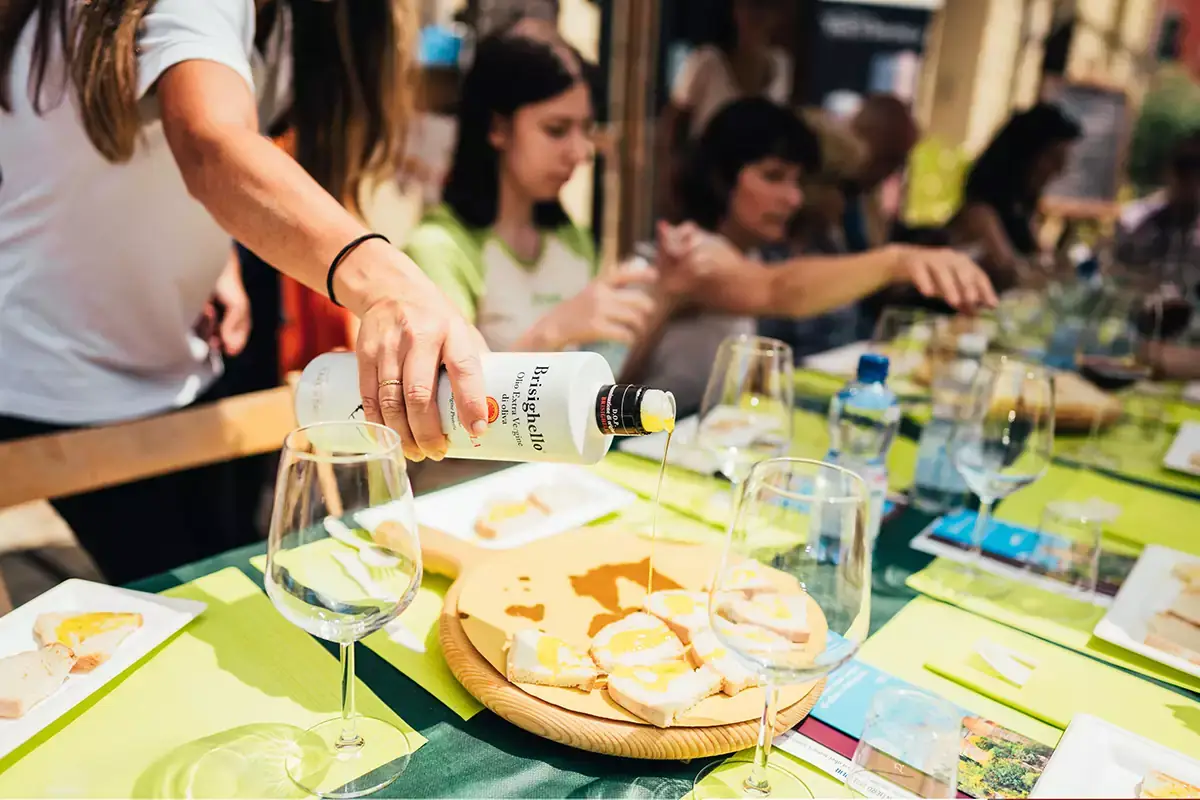 Brisighella, patria dell'olio extravergine di oliva Brisighella Dop Da Firenze a Ravenna a bordo del Treno di Dante