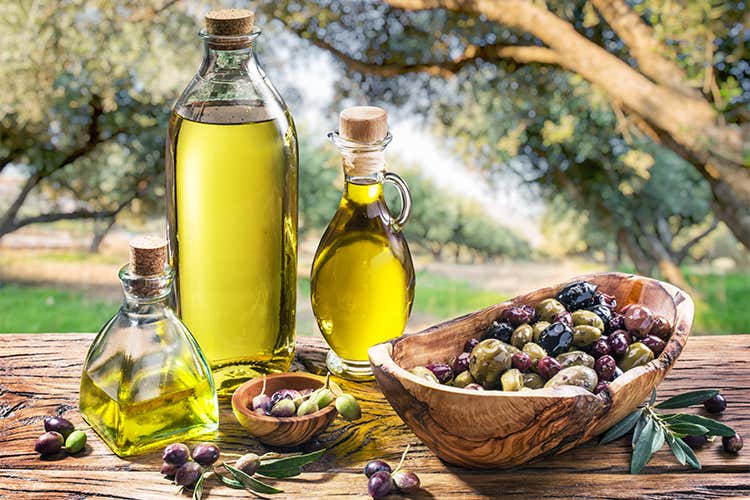 Olio, partner di cenoni e pranzi festivi A dicembre oltre un chilo a persona Olio, partner di cenoni e pranzi festivi A dicembre oltre un chilo a persona