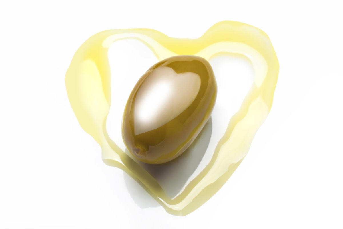Olio extra vergine prezioso per proteggere il cuore Olio extra vergine d'oliva alleato del cuore