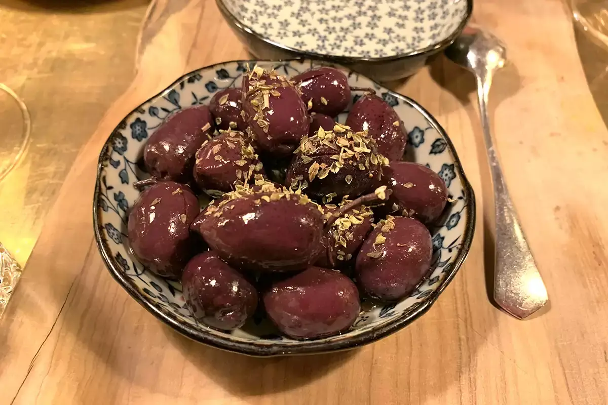 Olive di Kalamata La Grecia della tradizione va oltre i luoghi comuni e vola alto