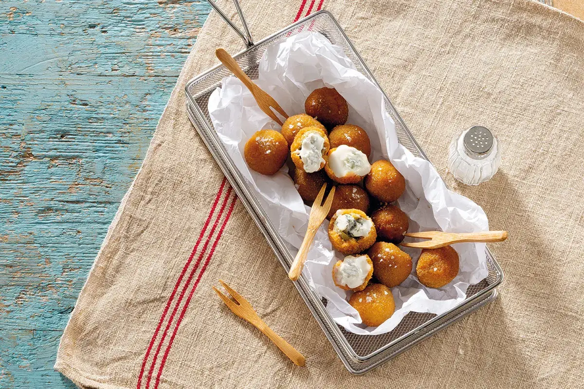 Olive ripiene di Gorgonzola Dop e fritte Olive ripiene di Gorgonzola Dop e fritte