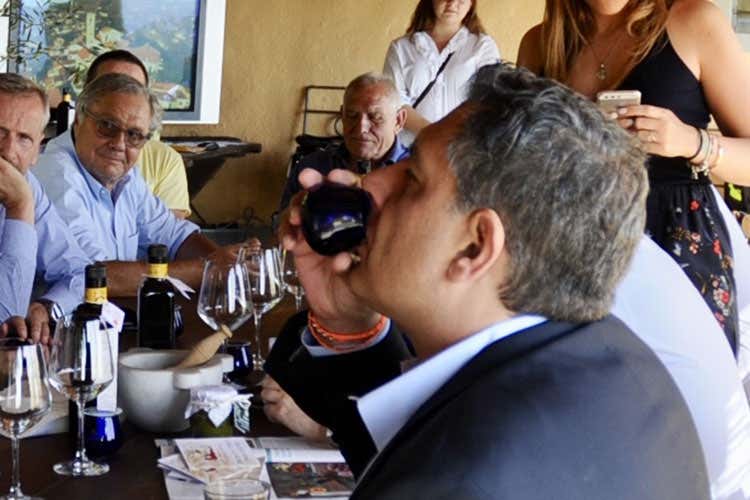 Giovanni Toti (Oliveti Aperti L&rsquo;esordio &egrave; un successo)