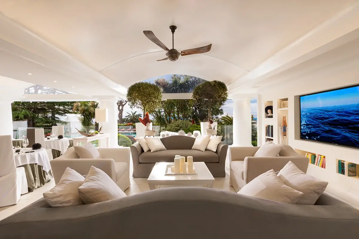 La terrazza de L'Olivo Capri Palace: arte, ospitalità e cucina stellata in un luogo unico
