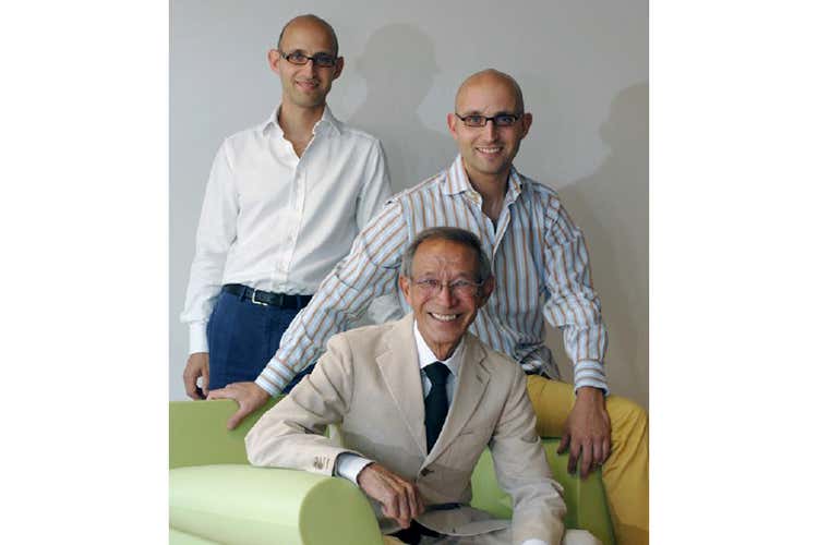 Benvenuto Maffioletti, storico patron del Boba venuto a mancare a marzo 2017, con i figli Omar e Valter - In attesa di ballare, il Boba si adatta Ora spazio al cibo per ripartire