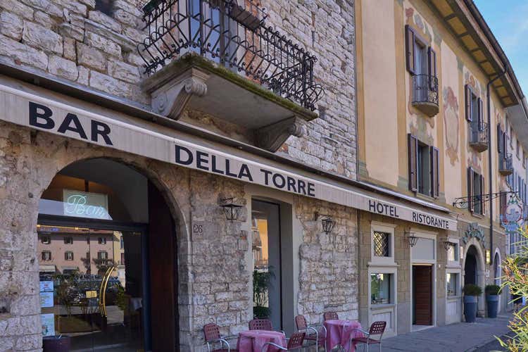 Menu a lume di candela al &ldquo;Della Torre&rdquo;  per celebrare l'Ora della Terra