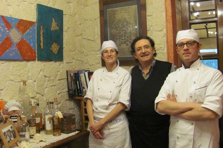 Sara, Sandro e Stefano Zanardi - Ordine dei cavalieri della polenta 5 nuovi soci a battesimo al Da Sandro Sara, Sandro e Stefano Zanardi - Ordine dei cavalieri della polenta 5 nuovi soci a battesimo al Da Sandro