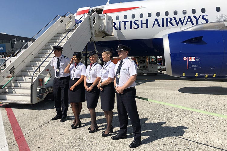 L'equipaggio del volo Londra Gatwick-Orio al Serio (Orio decolla, agosto record e nuova rotta per Gatwick)
