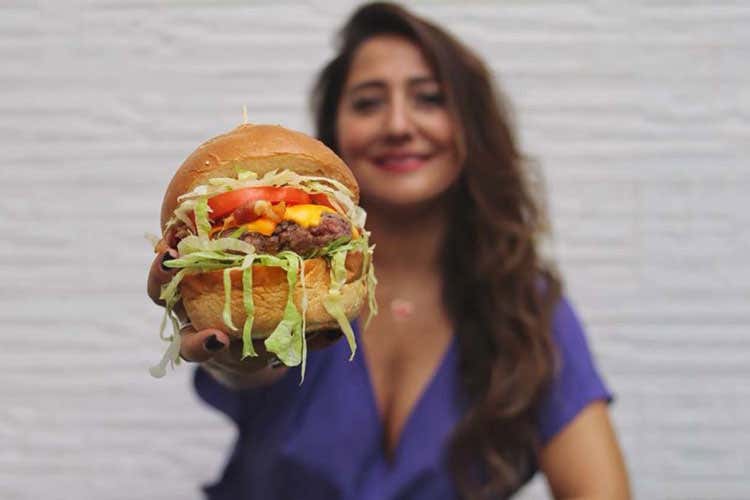 Ornella Buzzone - Caserta, nei burger di Public Housesolo prodotti del territorio campano