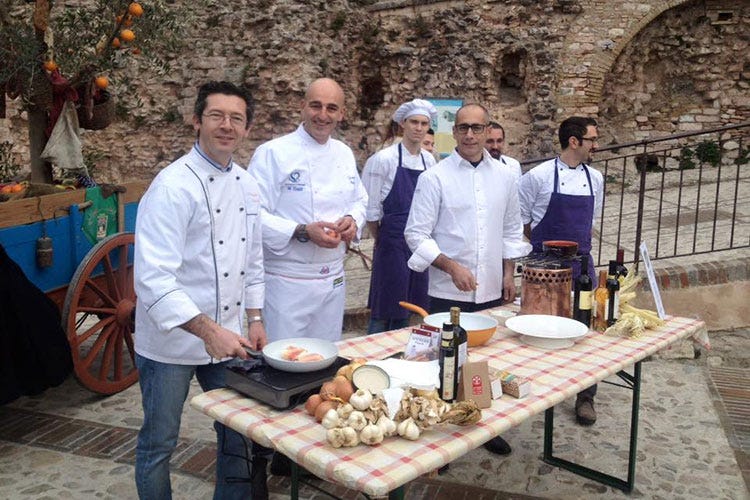 (L'Oro di Spello incontra la Cucina italiana Un weekend da 22 cuochi e 30 eventi)