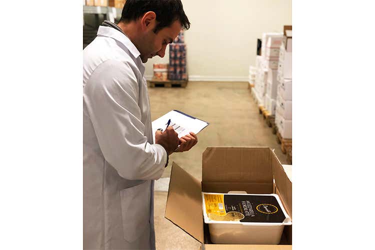 Controllo qualit&agrave; Orobica Food (Orobica Food ricerca il meglio per soddisfare i clienti)