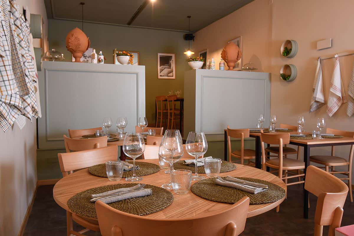 Per gli interni lo stile delle masserie pugliesi. Foto: Benedetta Bassanelli  Angolo di Puglia a Milano: apre Ricci Osteria