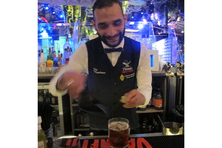 Joy Napolitano - All'Otel Varietè show dei barman Gusto, colore e passione nei cocktail