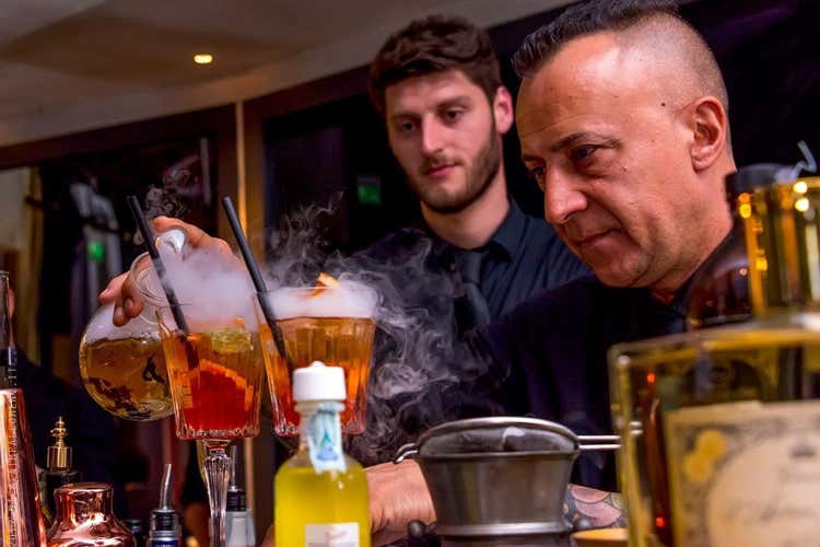 Danny Del Monaco - All'Otel Varietè show dei barman Gusto, colore e passione nei cocktail