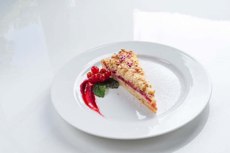 Crostata di frutta con la crema di vaniglia - Cena al Castello di Otocec scrigno sloveno da piatto Michelin